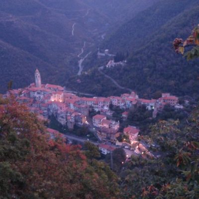 vista-su-caste-di-notte
